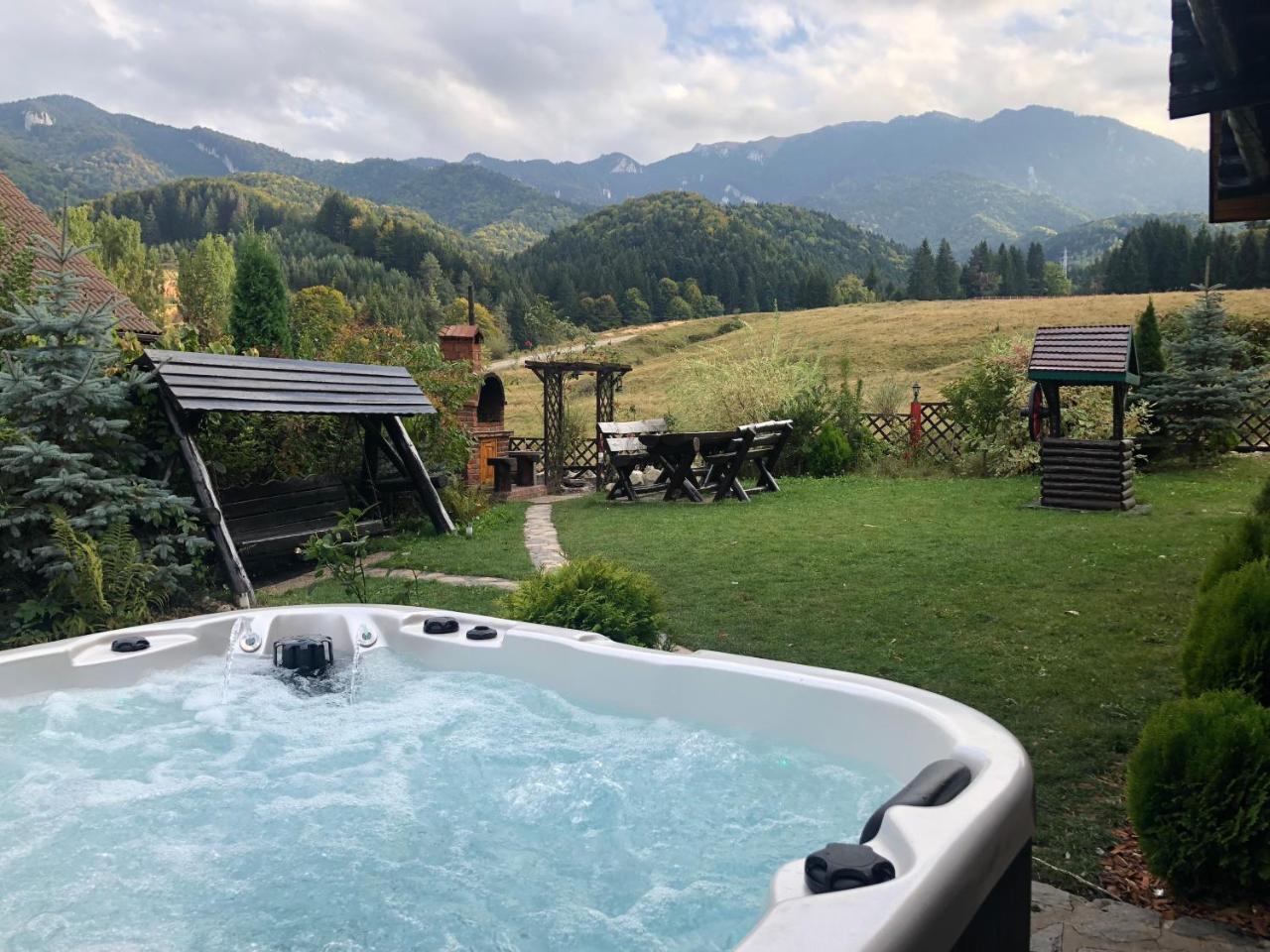 Hot Tub Chalet Retreat Villa Brasov Exterior photo